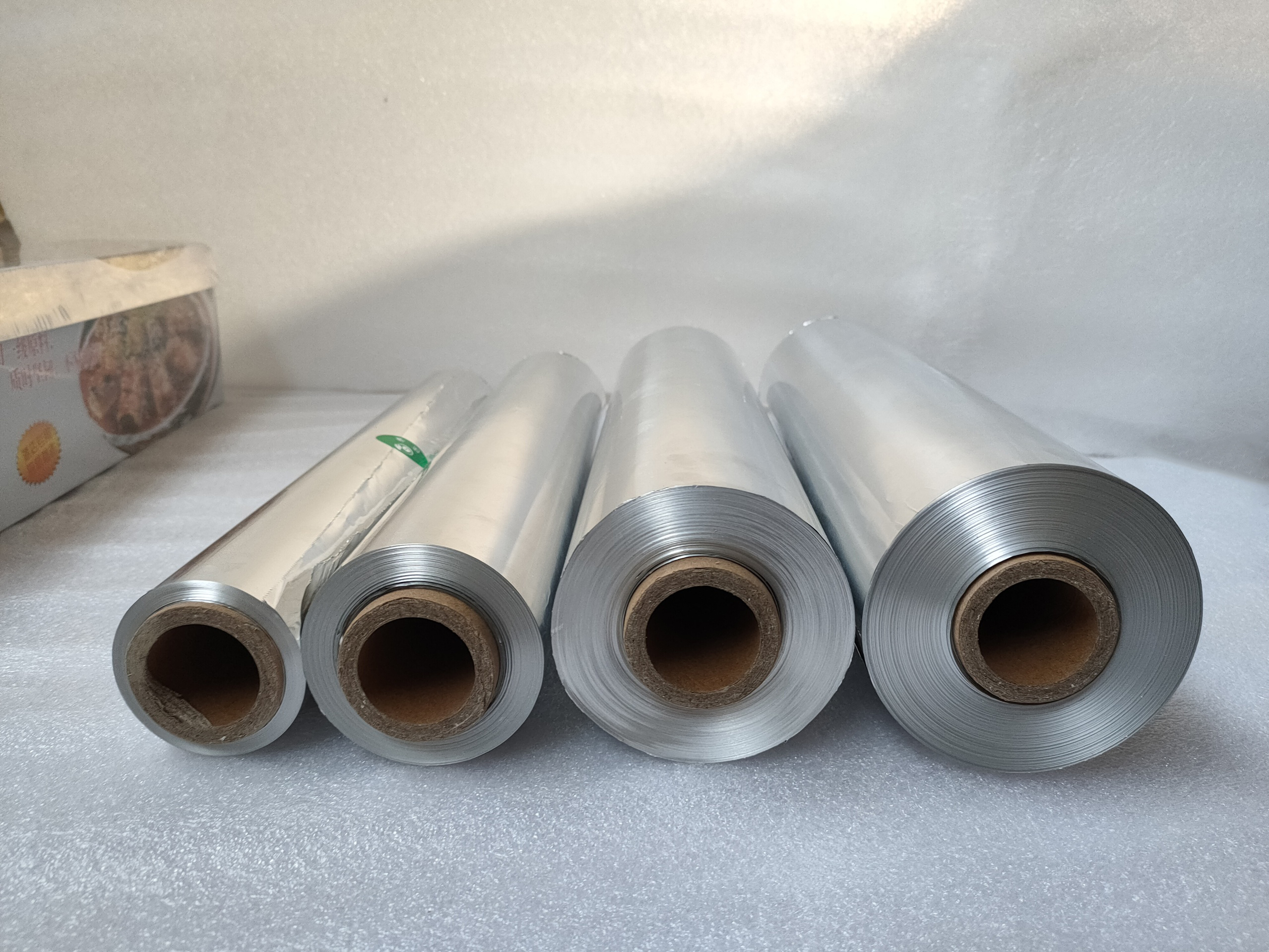 Factory New Design 2022 Hotsale Food Grade Household Silver Aluminum Foil Food Packaging Paper Roll for Kitchen Use